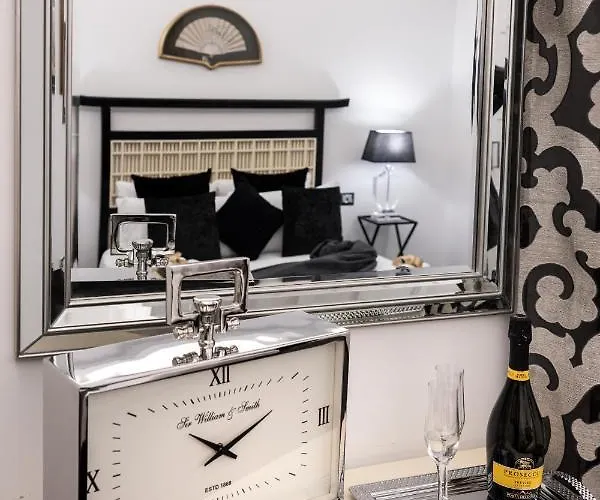 Barcaccia Luxury Πανσιόν
