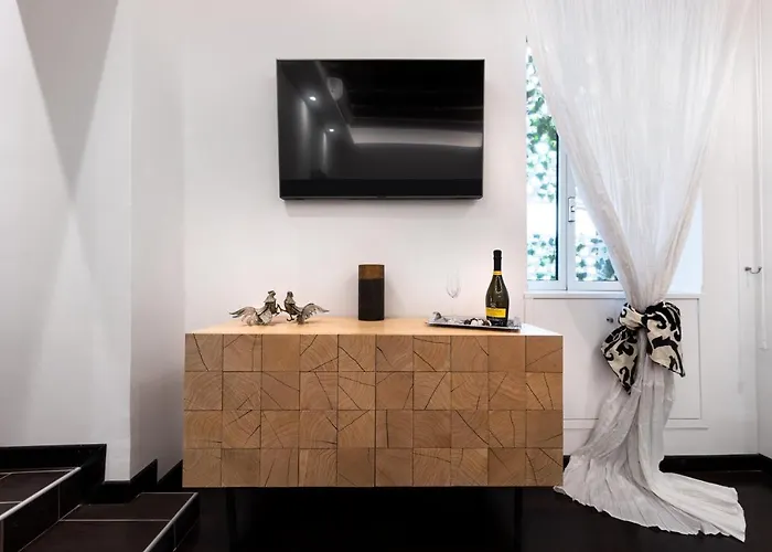 Barcaccia Luxury Πανσιόν 4*
